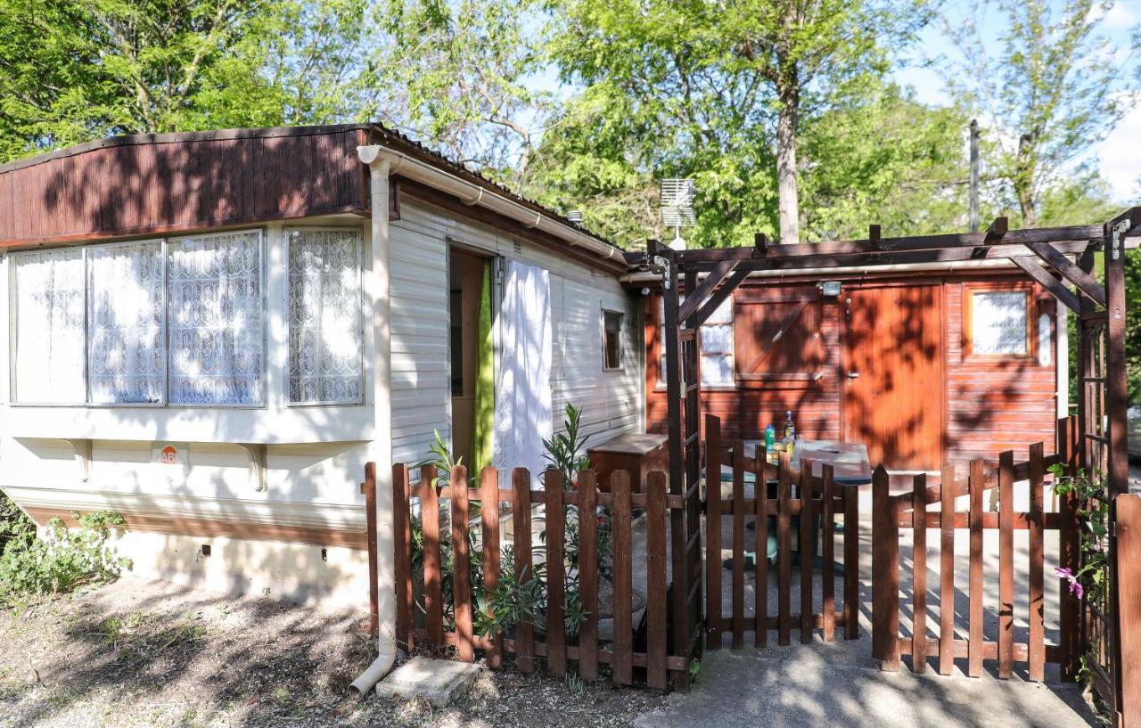 Camping Les Acacias Hotel Saint-Paulet-de-Caisson Kültér fotó